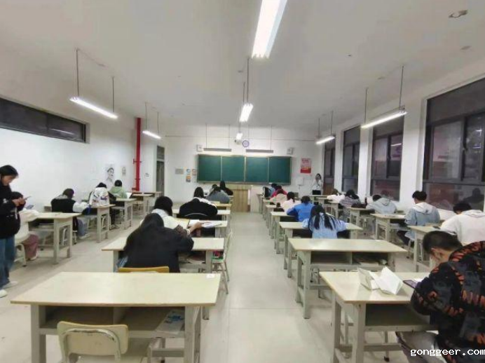 信息工程系开展绘画比赛初赛