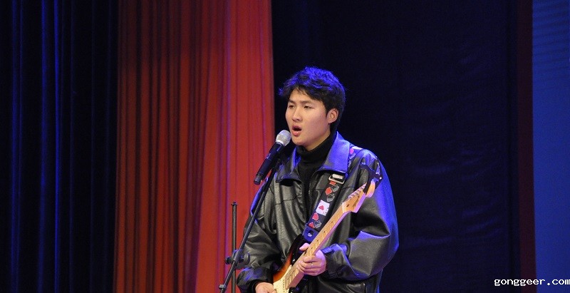 慢车道乐队演出